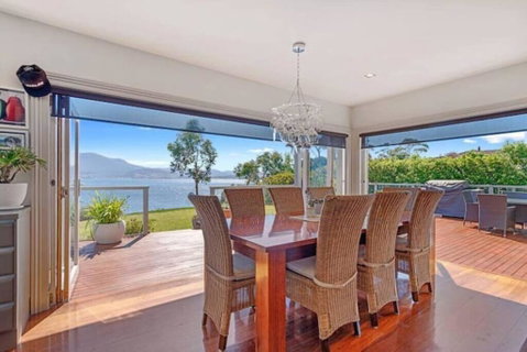 Casa Con Vista Luxury Waterfront Home, Sleeps 10 - Geraldton Accommodation 2