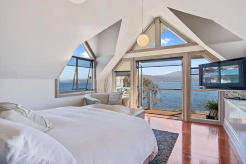 Casa Con Vista Luxury Waterfront Home, Sleeps 10 - Geraldton Accommodation 0