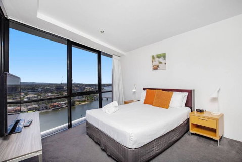Central And Scenic Riverside Retreat At Surfers - Geraldton Accommodation 4