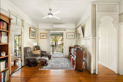 Central Location Cozy Bedroom 1 - Geraldton Accommodation 1