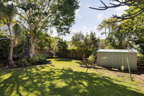 Central Location Cozy Bedroom 1 - Geraldton Accommodation 3