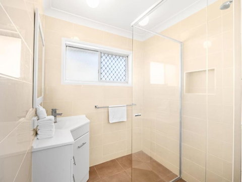 Central Sunnybank 4 Bedrooms Home, Family Friendly - Geraldton Accommodation 2