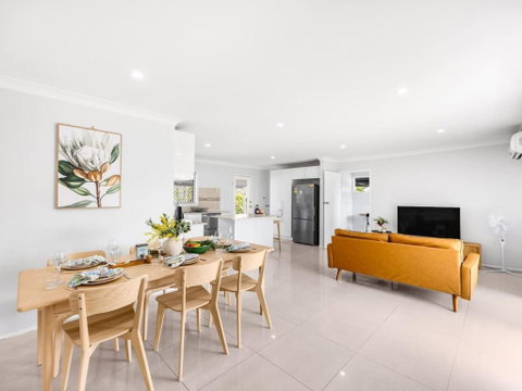 Central Sunnybank 4 Bedrooms Home, Family Friendly - Geraldton Accommodation 3