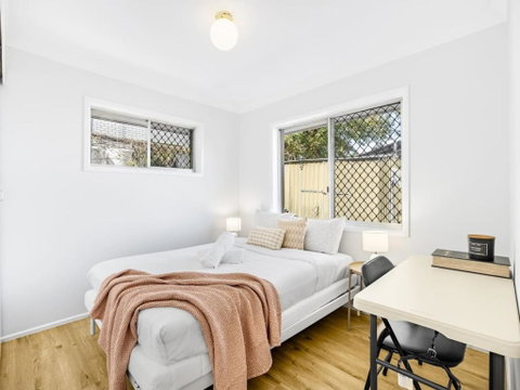 Central Sunnybank 4 Bedrooms Home, Family Friendly - Geraldton Accommodation 4