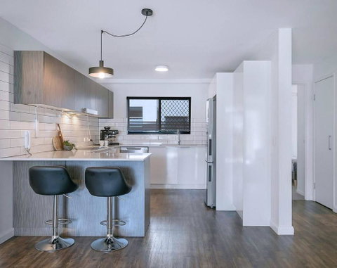 Centro At Toowong - Modern Spacious Living With Pool - Geraldton Accommodation 3