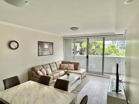 Charming One-Bed Apt In The Heart Of Parramatta - Geraldton Accommodation 0