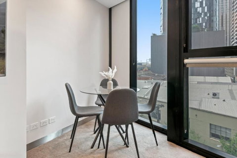 Chic 1-Bed Apartment In Heart Of Southbank - Geraldton Accommodation 3
