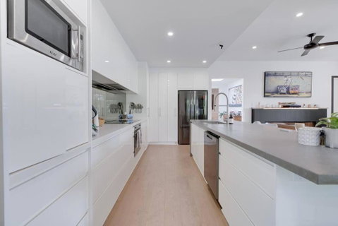 Christmas Special! Spacious 4-BR Family Oasis - Geraldton Accommodation 2