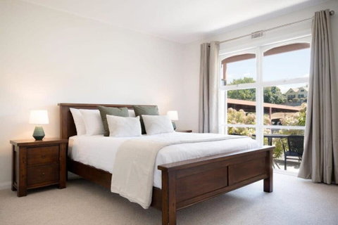City Comfort: Near Hospital & City With Parking - Geraldton Accommodation 0