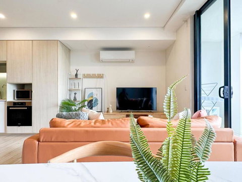 City Living Made Easy : 1 Bed Apt In Ashfield Heart - Geraldton Accommodation 0