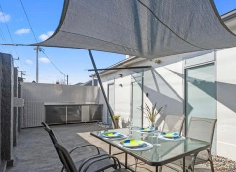 Cityside Beautiful Lodge - Close To City & Airpor - Geraldton Accommodation 2
