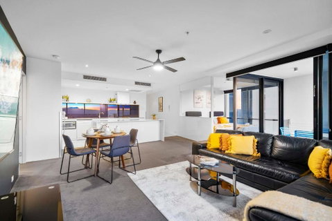 Circle On Cavill - Converted 2 Bedroom Apartment - No Parking - Self Contained, Privately Managed - Geraldton Accommodation 2