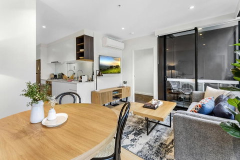 Chic Urban Escape Pool, Gym And City Charm - Geraldton Accommodation 4