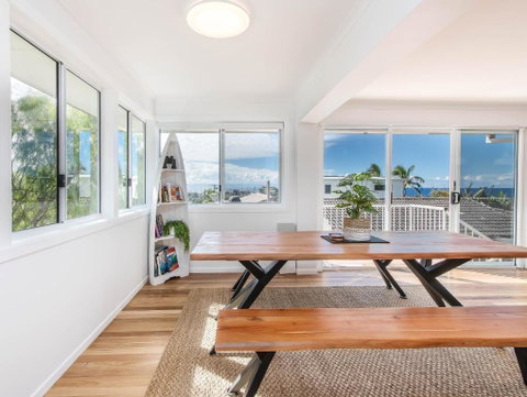 Coastal Home, 500m Walk To Hospital With Ocean Views - Geraldton Accommodation 0