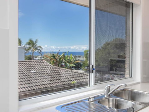 Coastal Home, 500m Walk To Hospital With Ocean Views - Geraldton Accommodation 1