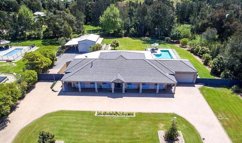 Coast And Country Estate - 15m Heated Pool And Minutes To Beach - Geraldton Accommodation 0