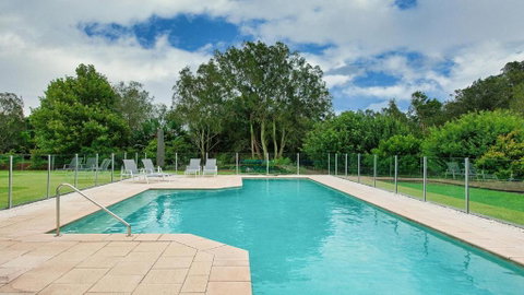 Coast And Country Estate - 15m Heated Pool And Minutes To Beach - Geraldton Accommodation 2