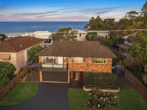 Coastal Escape Noraville - Family Friendly Home - Woodfire Pizza Oven - Geraldton Accommodation 0