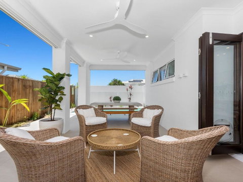 Coastal Hideaway In The Heart Of Casuarina With Heated Pool - Geraldton Accommodation 3