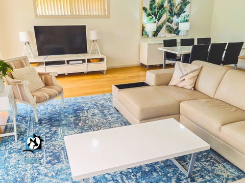 Coastal Vibe, 4 Beds Short Walk To The Beach - Geraldton Accommodation 0
