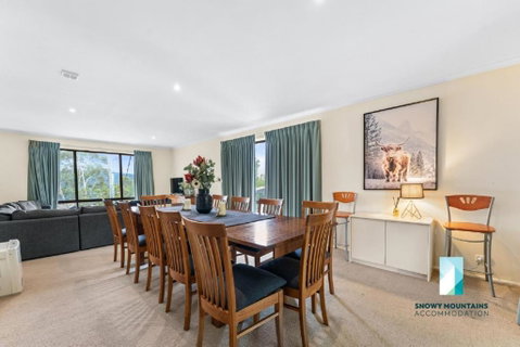 Cobbon Retreat - 5BR House L Pet Friendly L Large Fenced Backyard L WiFi L Great Location - Geraldton Accommodation 0