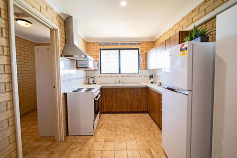 Comfortable Central Unit - Geraldton Accommodation 2
