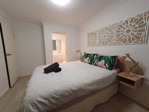 Coastal Salty Air 2bedrm 2bath W Ocean Views! - Geraldton Accommodation 3
