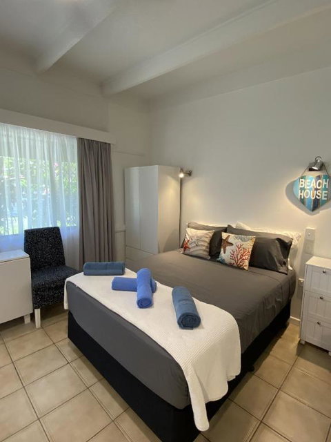 COST EFFECTIVE ISLAND ESCAPE! Studio Unit, Nelly Bay - Geraldton Accommodation 0