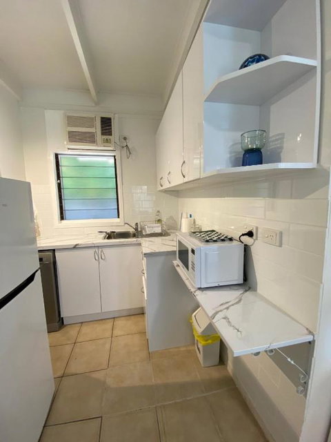 COST EFFECTIVE ISLAND ESCAPE! Studio Unit, Nelly Bay - Geraldton Accommodation 2