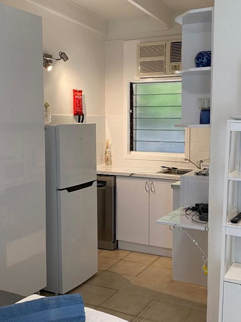 COST EFFECTIVE ISLAND ESCAPE! Studio Unit, Nelly Bay - Geraldton Accommodation 1