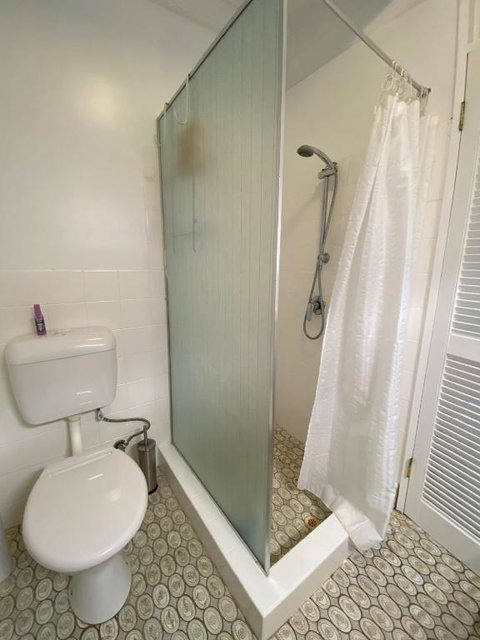 COST EFFECTIVE ISLAND ESCAPE! Studio Unit, Nelly Bay - Geraldton Accommodation 4