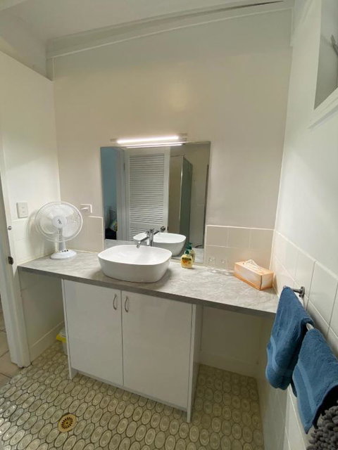 COST EFFECTIVE ISLAND ESCAPE! Studio Unit, Nelly Bay - Geraldton Accommodation 3