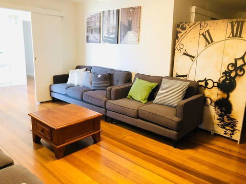 D124 Big Stay At Biggs - Geraldton Accommodation 0