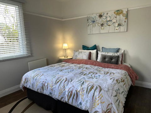Daisy Cottage On Duke 2BR - Geraldton Accommodation 3