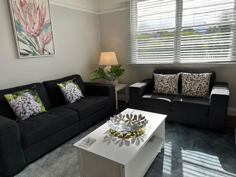 Daisy Cottage On Duke 2BR - Geraldton Accommodation 4