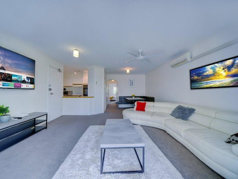 2BR Aloha Lane Main Beach Apartment - Geraldton Accommodation 0