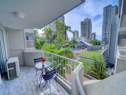2BR Aloha Lane Main Beach Apartment - Geraldton Accommodation 2