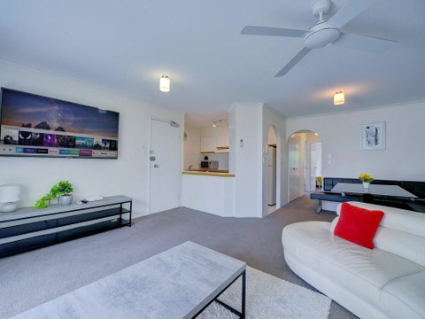 2BR Aloha Lane Main Beach Apartment - Geraldton Accommodation 1