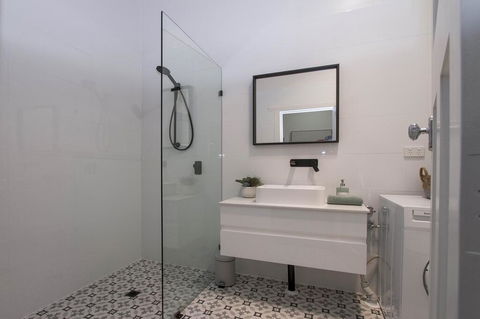 2BR Cottage With Parking Close To Adelaide CBD - Geraldton Accommodation 3