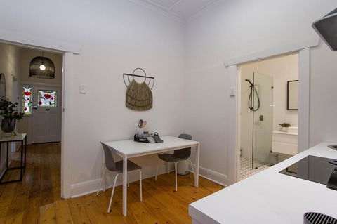 2BR Cottage With Parking Close To Adelaide CBD - Geraldton Accommodation 2