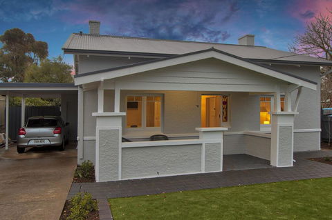 2BR Cottage With Parking Close To Adelaide CBD - Geraldton Accommodation 0