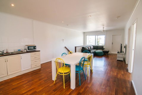 3 Bedroom Apartment / Spence St - Geraldton Accommodation 3