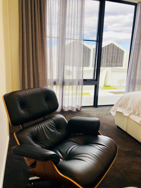 3 Bedroom Executive Luxury Beachside Townhouse - Geraldton Accommodation 3