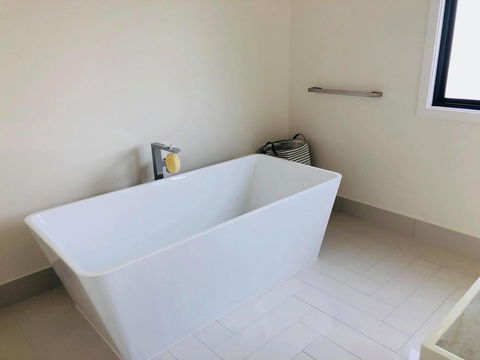 3 Bedroom Executive Luxury Beachside Townhouse - Geraldton Accommodation 2