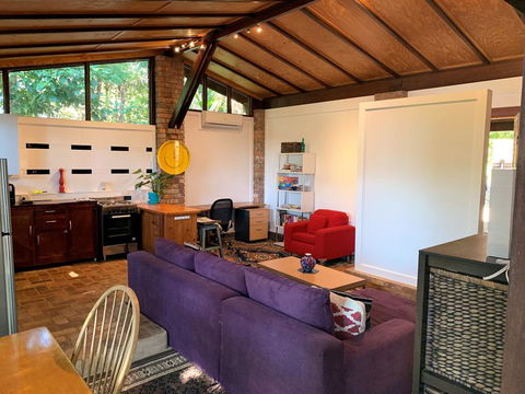 305 Montville - The Artist's Cottage - Geraldton Accommodation 1