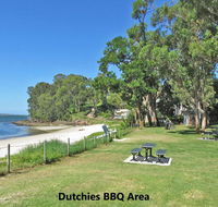 5 Thompson Place Nelson Bay - spacious duplex walking distance to Nelson Bay CBD and Dutchies - Geraldton Accommodation