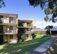 54 'Bay Parklands' 2 Gowrie Avenue - air con pool tennis courtchild friendly - Geraldton Accommodation