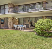 56 'Bay Parklands' 2 Gowrie Ave - ground floor air conditioned  Foxtel - Geraldton Accommodation