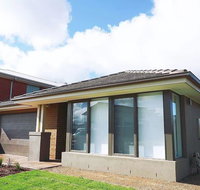 5Bed 2Bath Family House in Werribee - Geraldton Accommodation