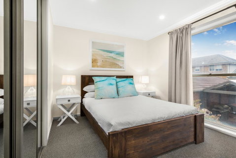 6-bed Oceanfront House With Jacuzzi, Games, Parking - Geraldton Accommodation 1